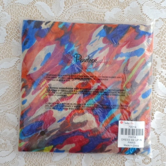 Polyester Scraf Penelope Ann Drees Me up in Paris Multi colors 75" x 43" NEW - Picture 3 of 5